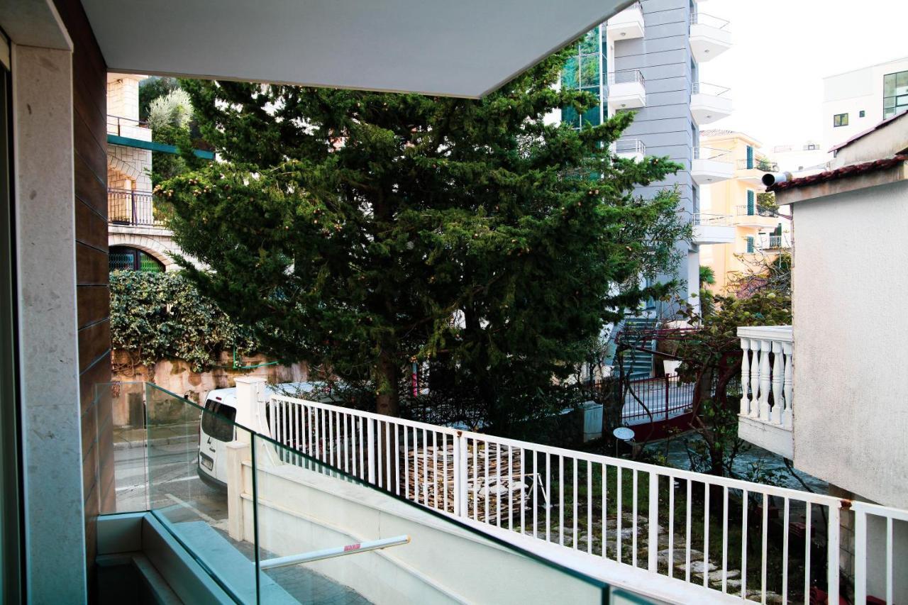Apartments Lm Residence Rafailovici Exterior foto